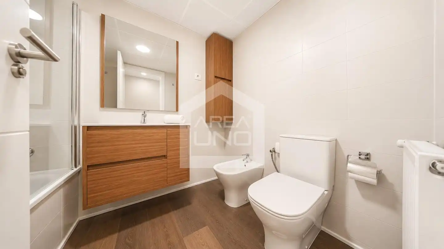 Badezimmer von Wohnung zur Miete in Alcorcón mit Klimaanlage, Heizung und Gemeinschaftspool