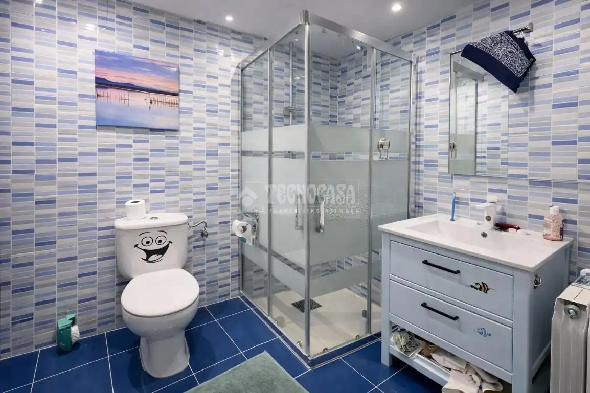 Baño de Piso en venta en Illescas con Aire acondicionado, Calefacción y Piscina comunitaria