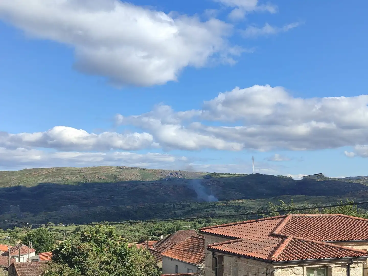 Vista exterior de Finca rústica en venta en Cualedro con Calefacción, Terraza y Amueblado
