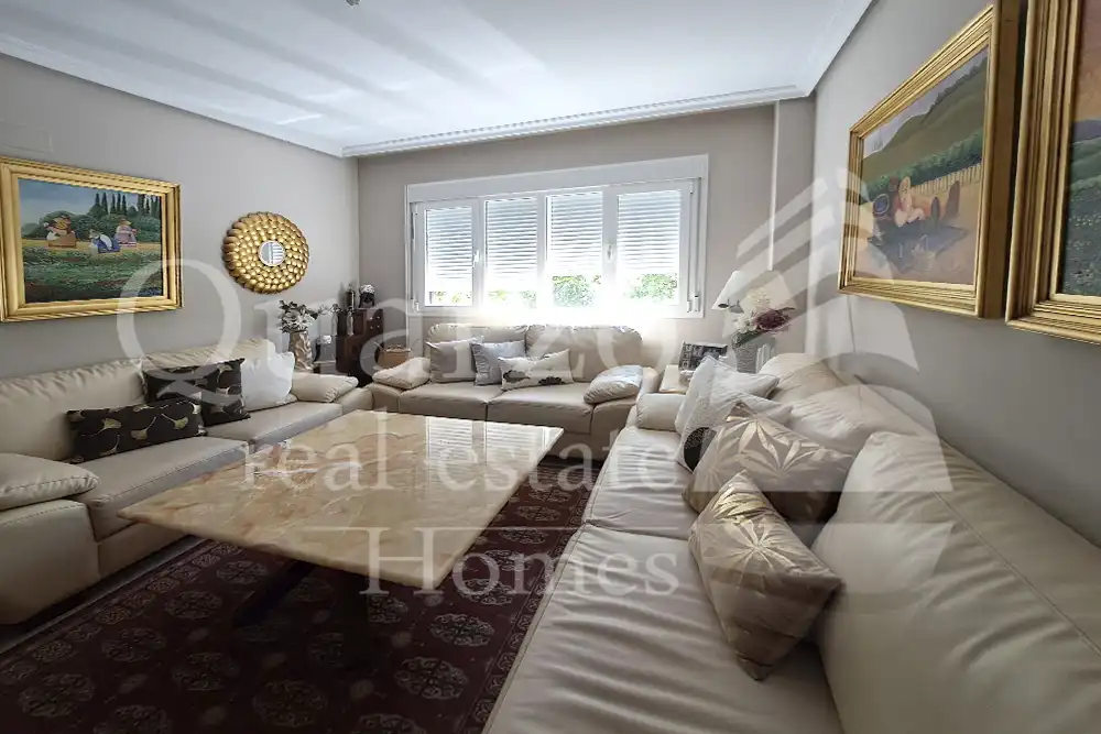 Sala de estar de Casa adosada en venta en Plasencia con Calefacción, Terraza y Balcón