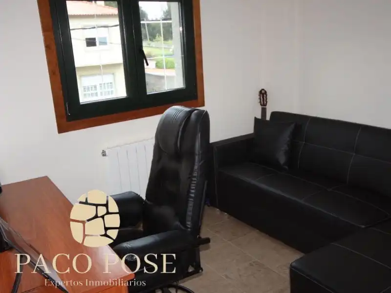 Sala d'estar de Casa o xalet en venda en Arteixo amb Calefacció, Jardí privat i Moblat