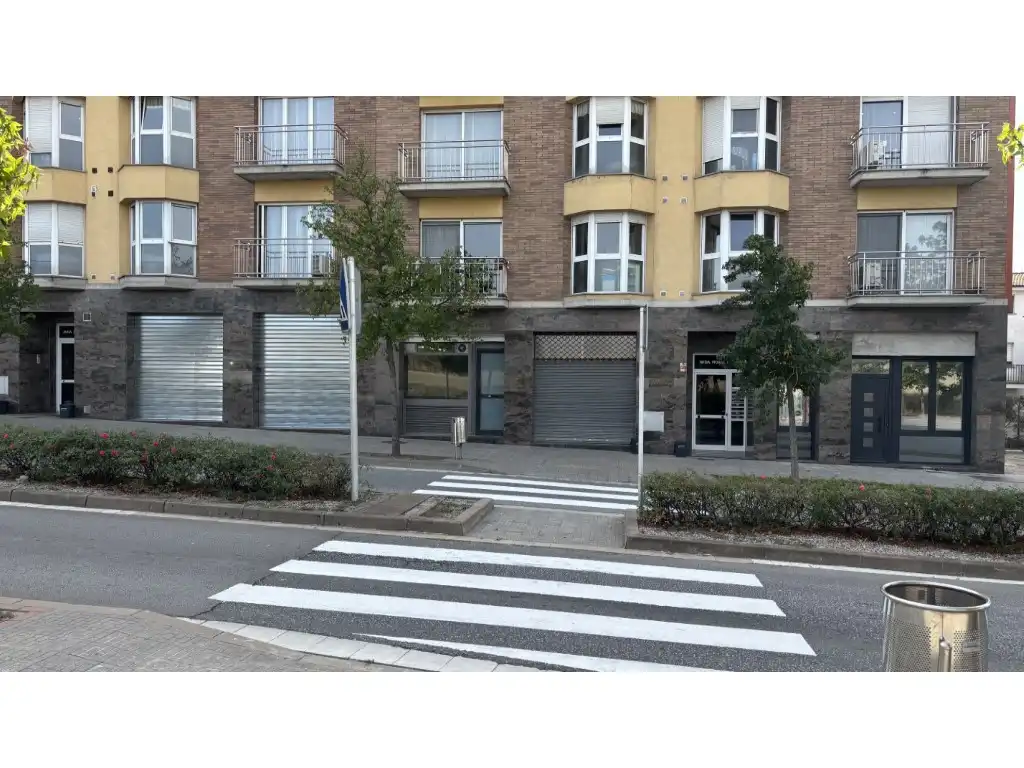 Außenansicht von Erdgeschoss zum Verkauf in Manlleu, Barcelona