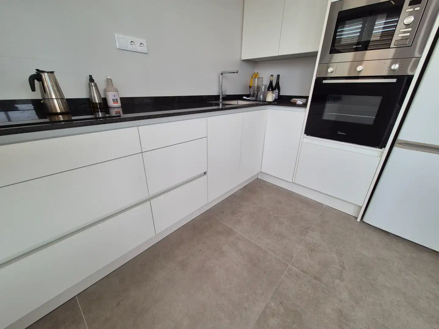 Cuina de Pis de lloguer en Santa Pola amb Terrassa i Moblat