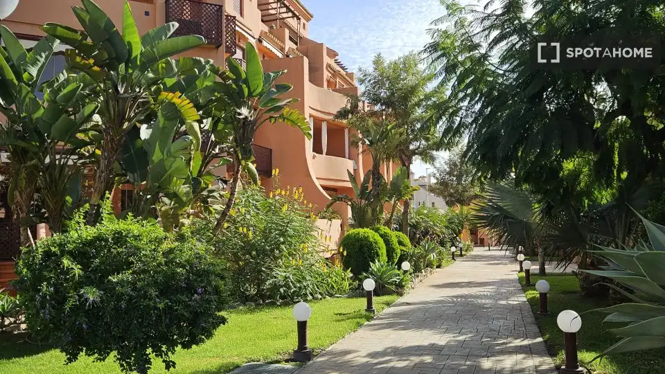Vista exterior de Apartament per a compartir en Motril amb Aire condicionat, Terrassa i Moblat