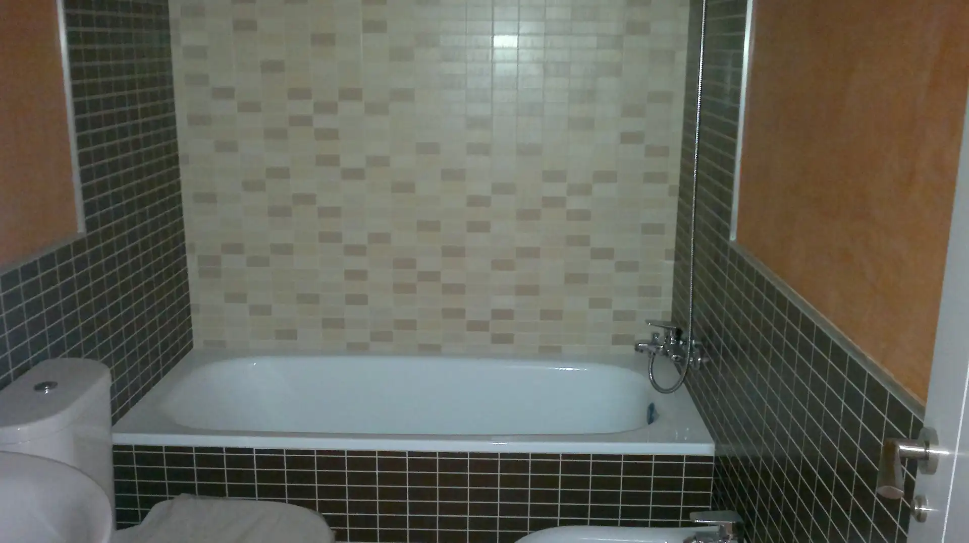 Bany de Planta baixa en venda en Dos Hermanas amb Parquet