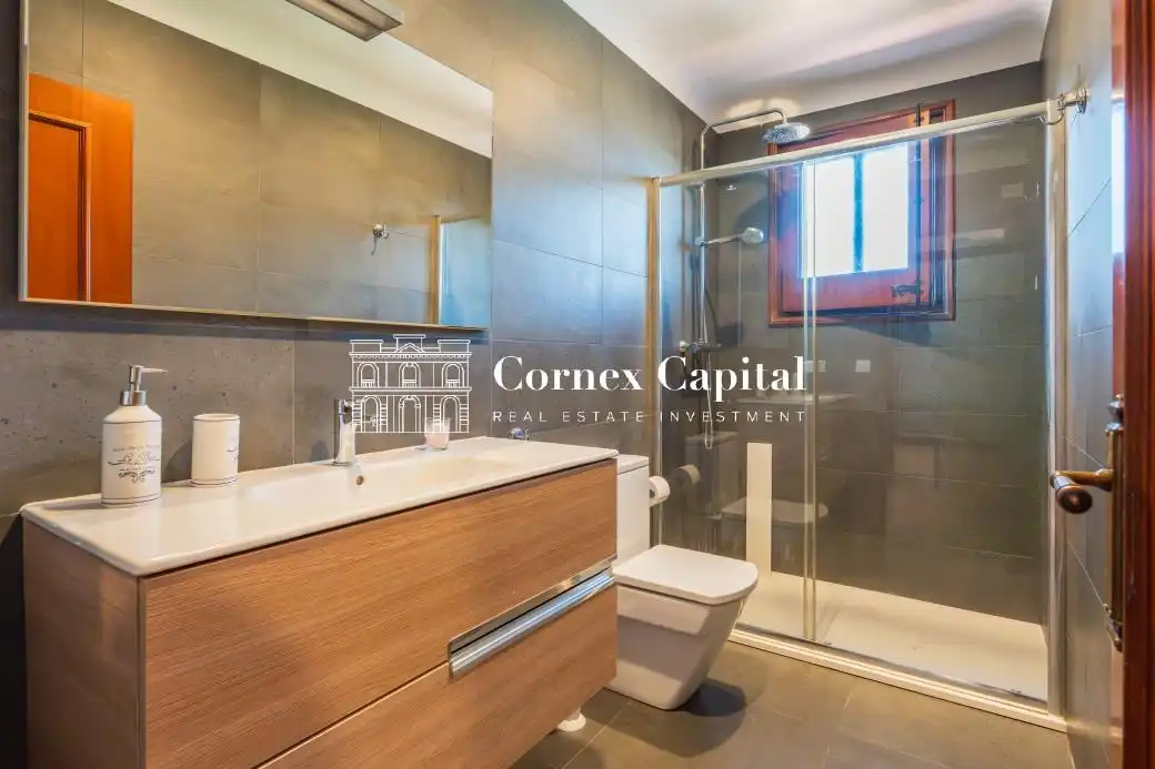 Baño de Finca rústica de alquiler en Fontanilles con Aire acondicionado, Calefacción y Jardín privado