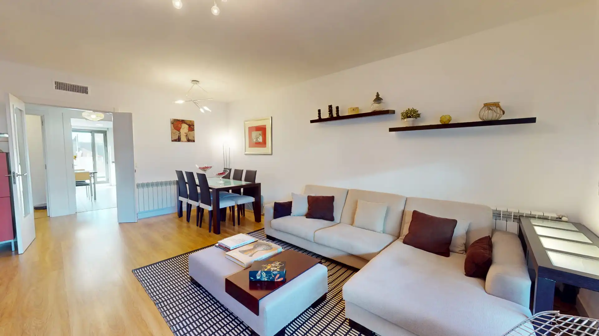 Sala d'estar de Planta baixa en venda en Boadilla del Monte amb Aire condicionat, Calefacció i Jardí privat