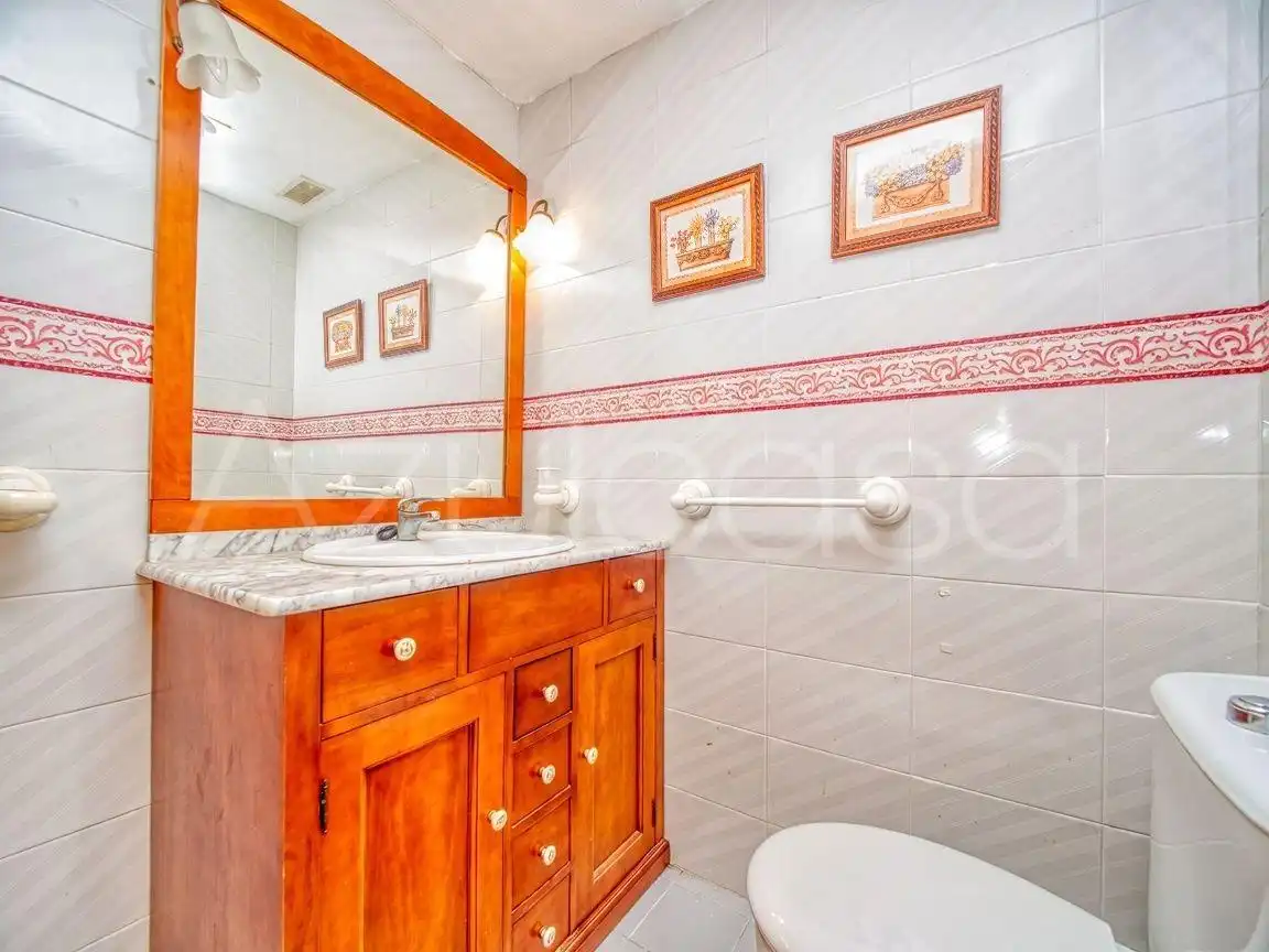 Badezimmer von Maisonette zum Verkauf in El Campello mit Klimaanlage, Abstellraum und Gemeinschaftspool