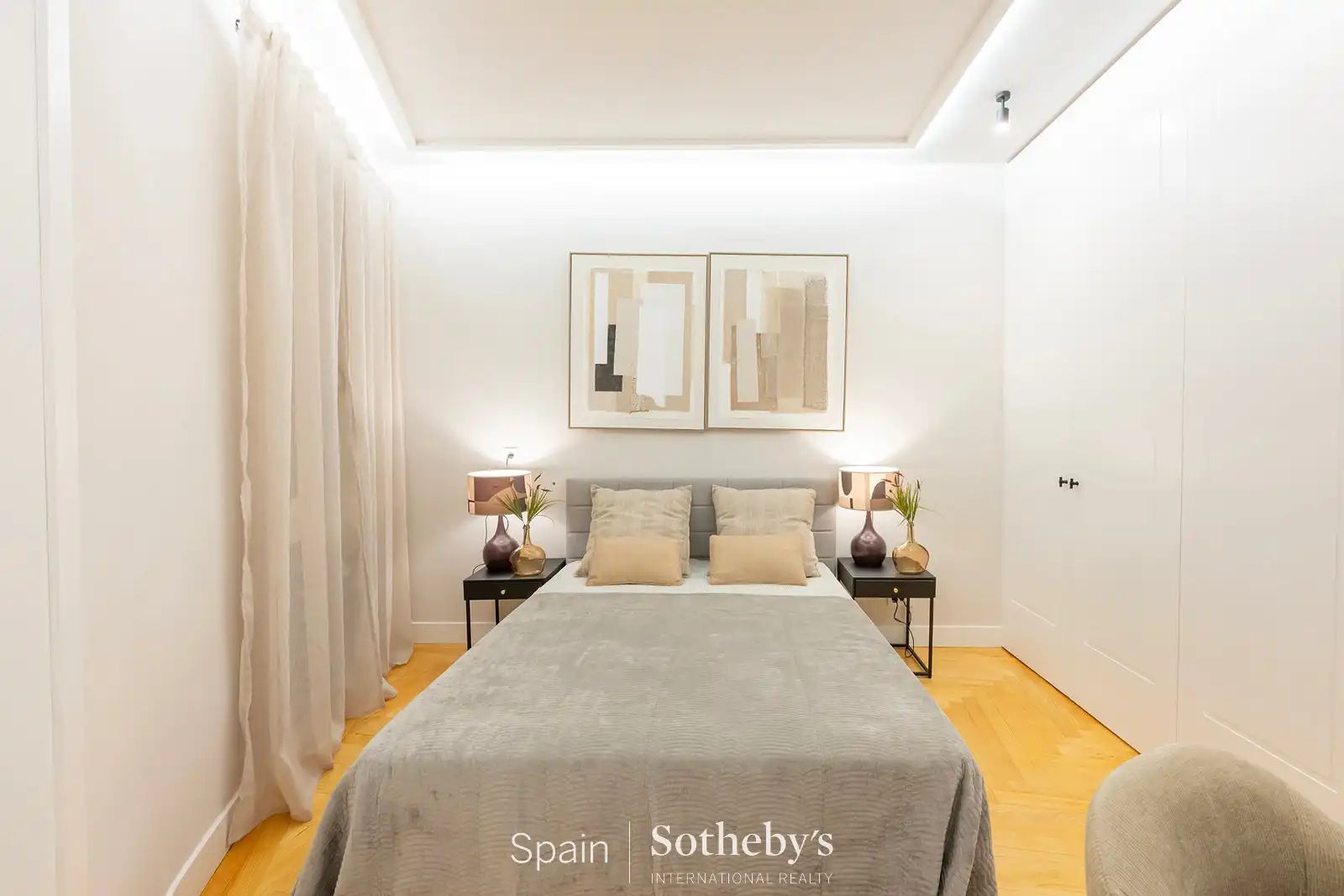 Bedroom of Apartments for sale in Madrid  with Air Conditioner and Heating
