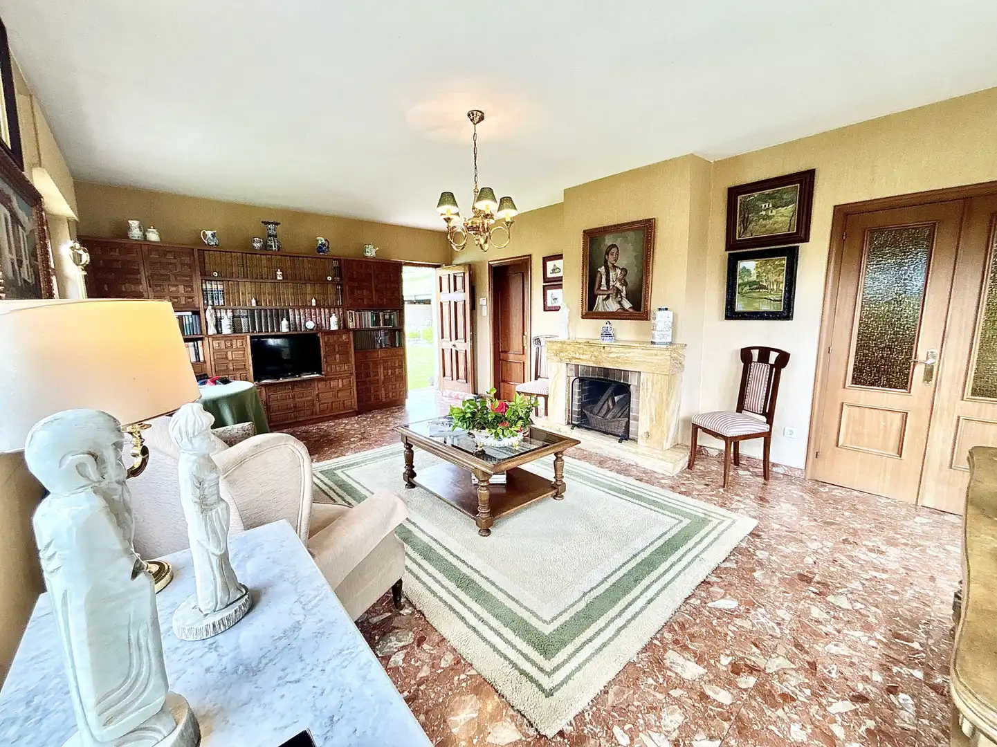 Living room of Houses for sale in Sariego  with Heating, Private garden and Parquet flooring