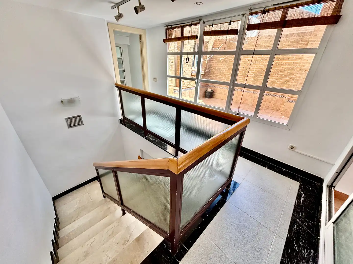 Casa adosada en venta en Alicante / Alacant con Aire acondicionado, Jardín privado y Terraza