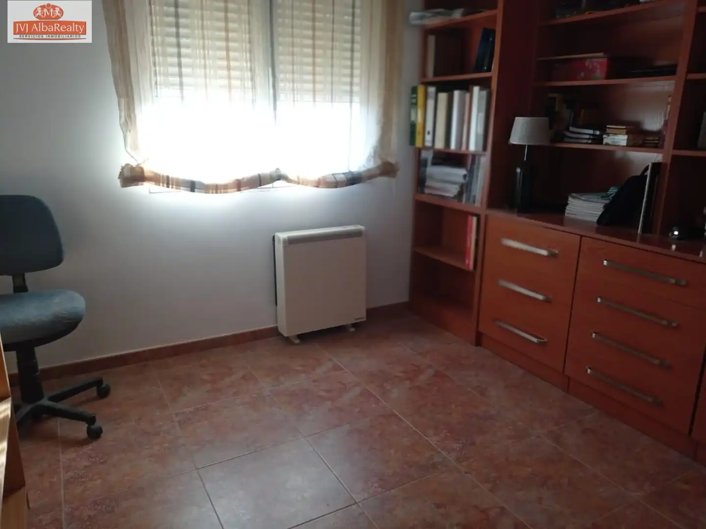 Dormitori de Casa adosada en venda en Valdeganga amb Calefacció i Balcó