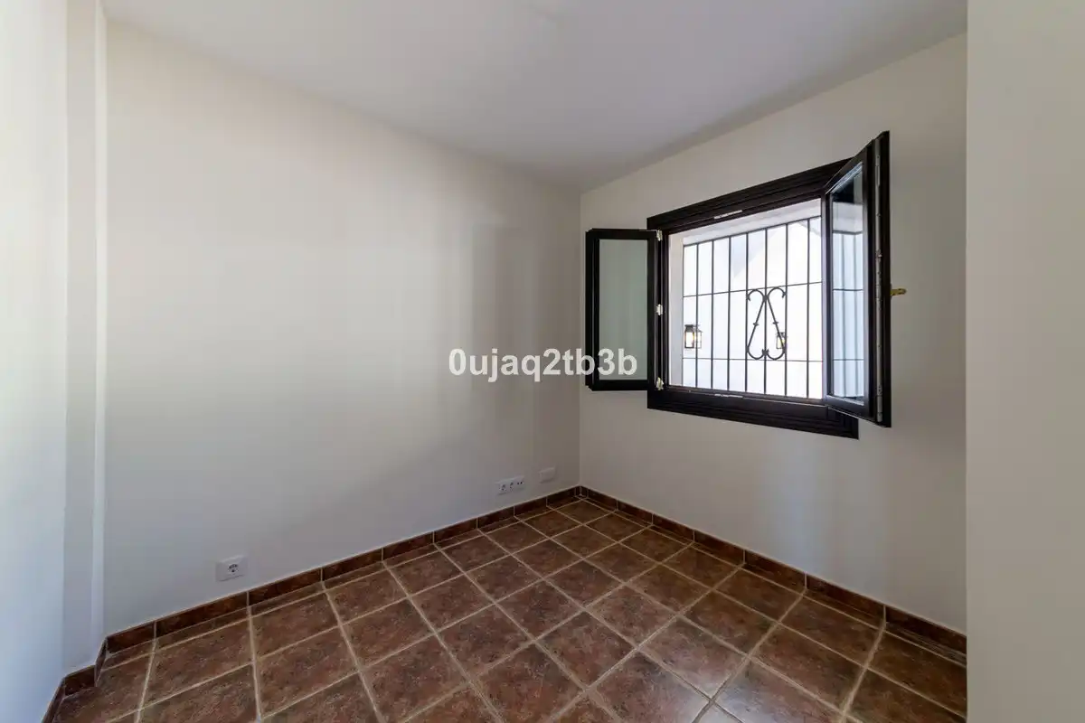 Habitación de Casa adosada de alquiler en Estepona con Aire acondicionado, Jardín privado y Terraza