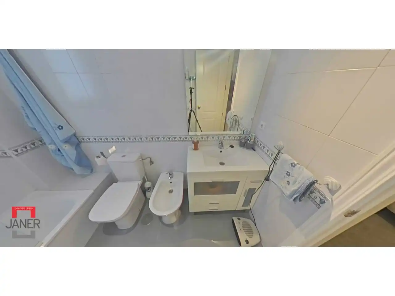 Bathroom of Houses for sale in Tomares  with Air Conditioner, Heating and Private garden