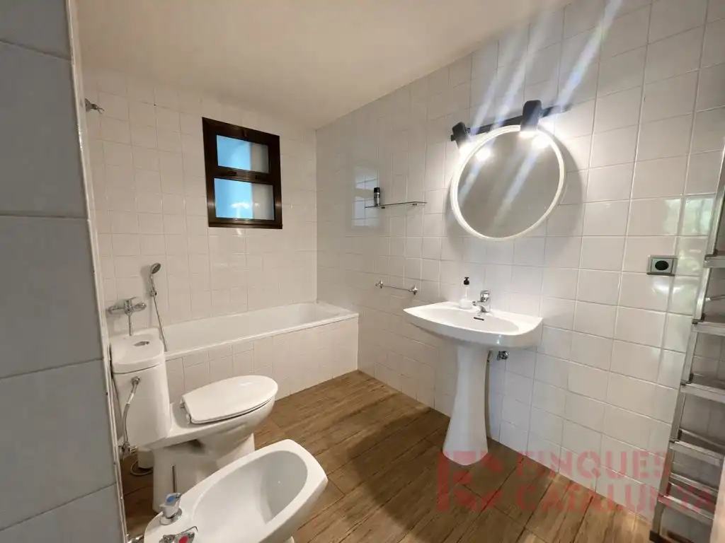 Bathroom of Flat for sale in Girona