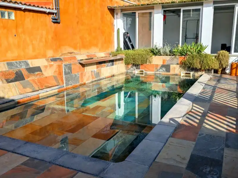 Casa amb piscina en venda a Carrer Comajuliana 11