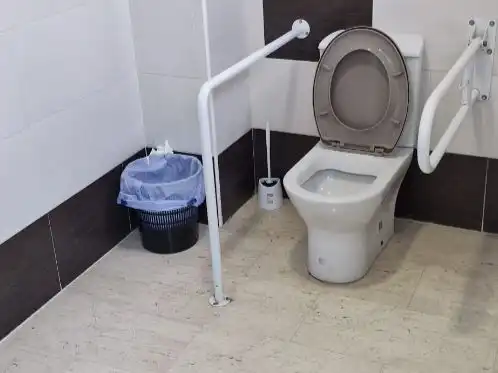 Badezimmer von Büro zur Miete in Lepe mit Terrasse