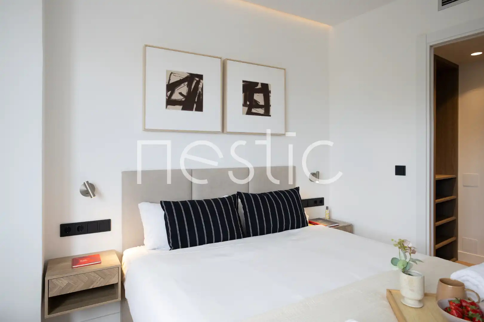 Dormitori de Apartament de lloguer en Madrid amb Aire condicionat, Calefacció i Moblat