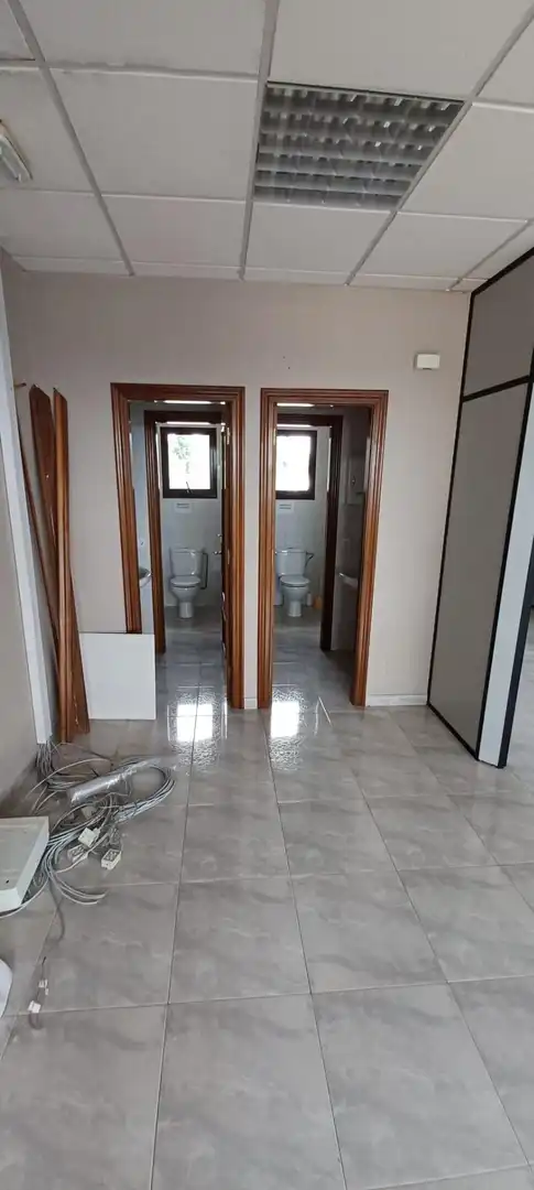 Baño de Oficina de alquiler en Santiago de Compostela  con Calefacción