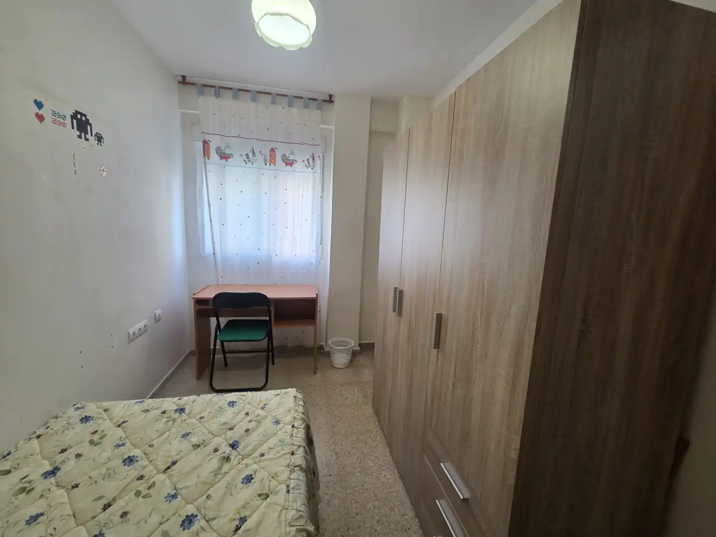 Habitación de Piso de alquiler en Granada con Aire acondicionado, Calefacción y Amueblado