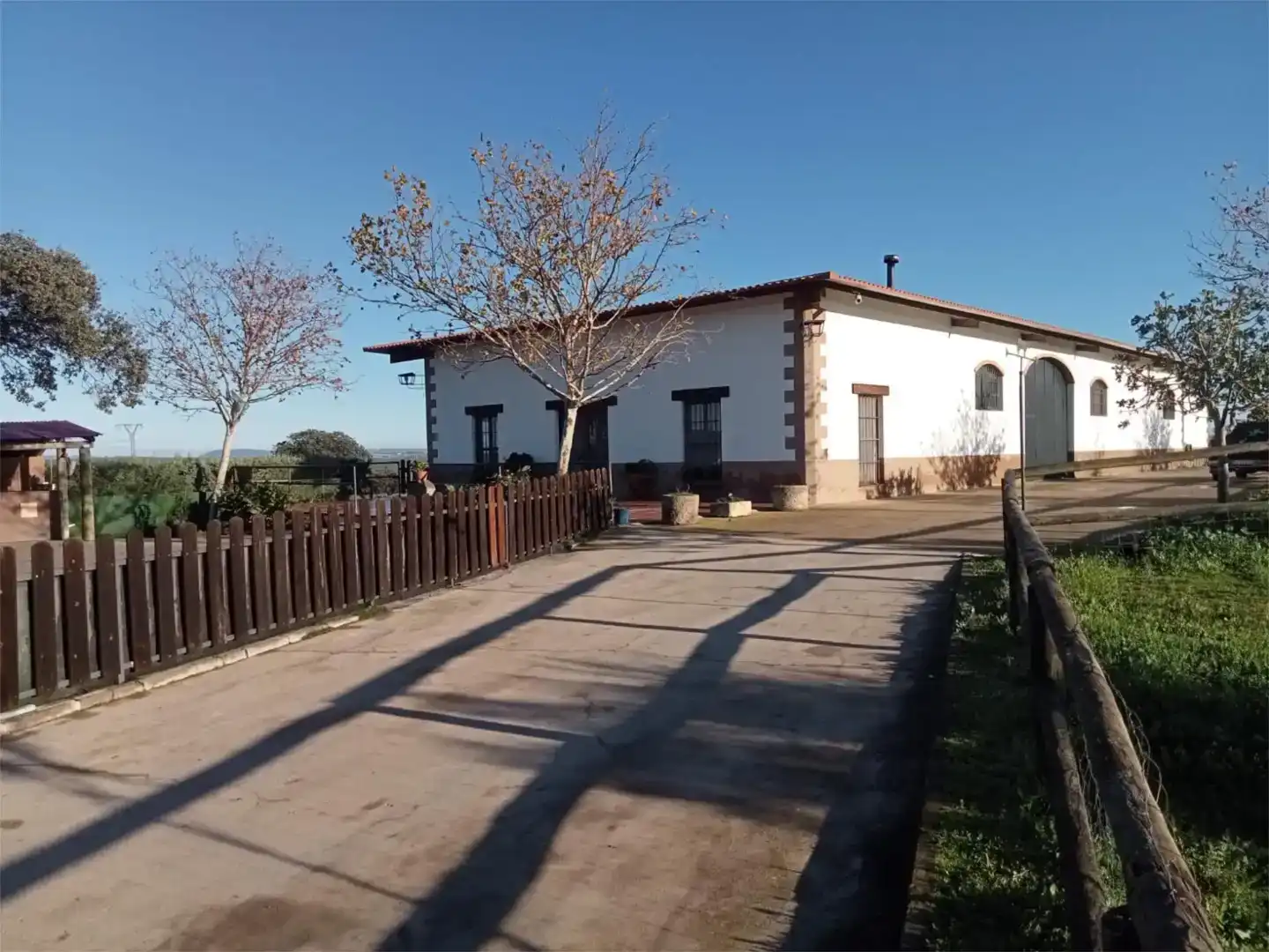 Vista exterior de Finca rústica en venda en Cáceres Capital amb Piscina