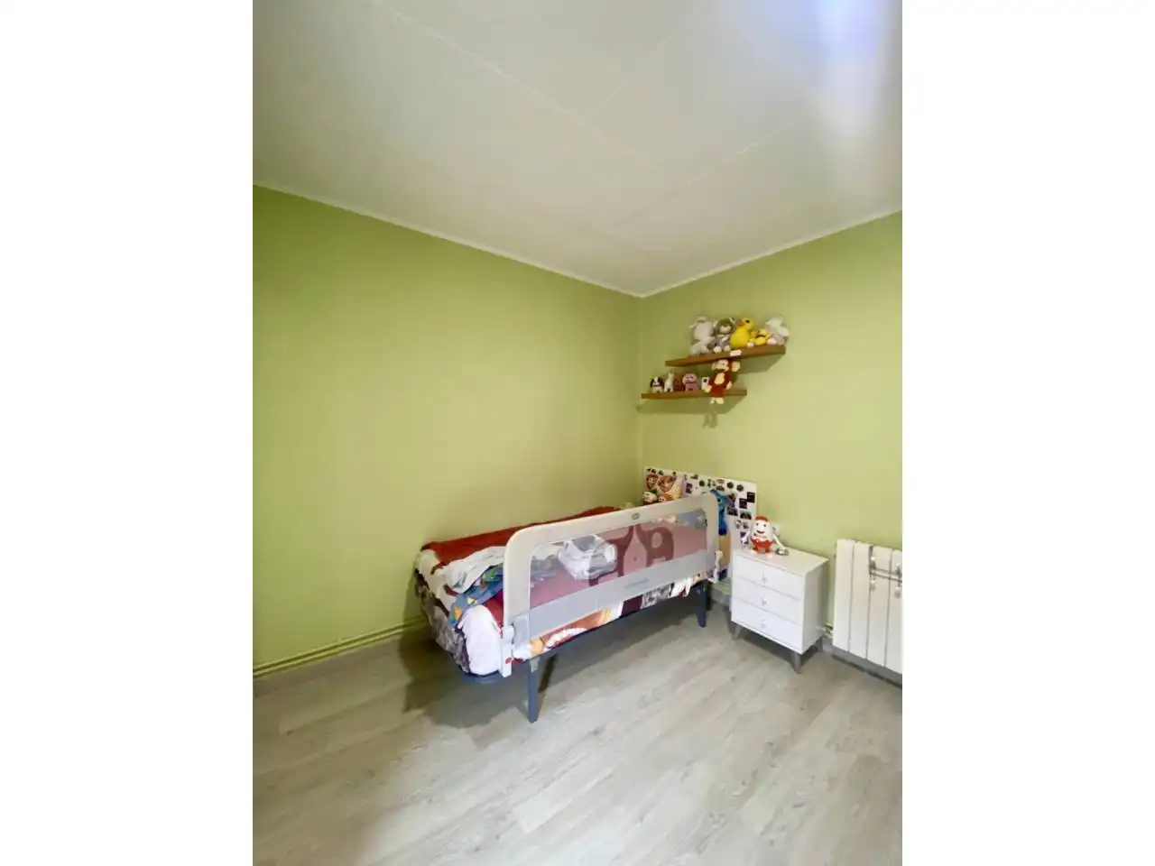 Dormitori de Casa o xalet en venda en Olot amb Parquet i Terrassa