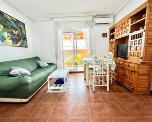 Sala d'estar de Apartament en venda en Torrevieja amb Aire condicionat, Calefacció i Terrassa