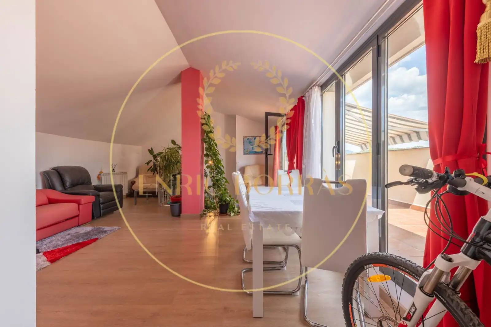 Sala de estar de Dúplex en venta en Gironella con Aire acondicionado, Calefacción y Jardín privado