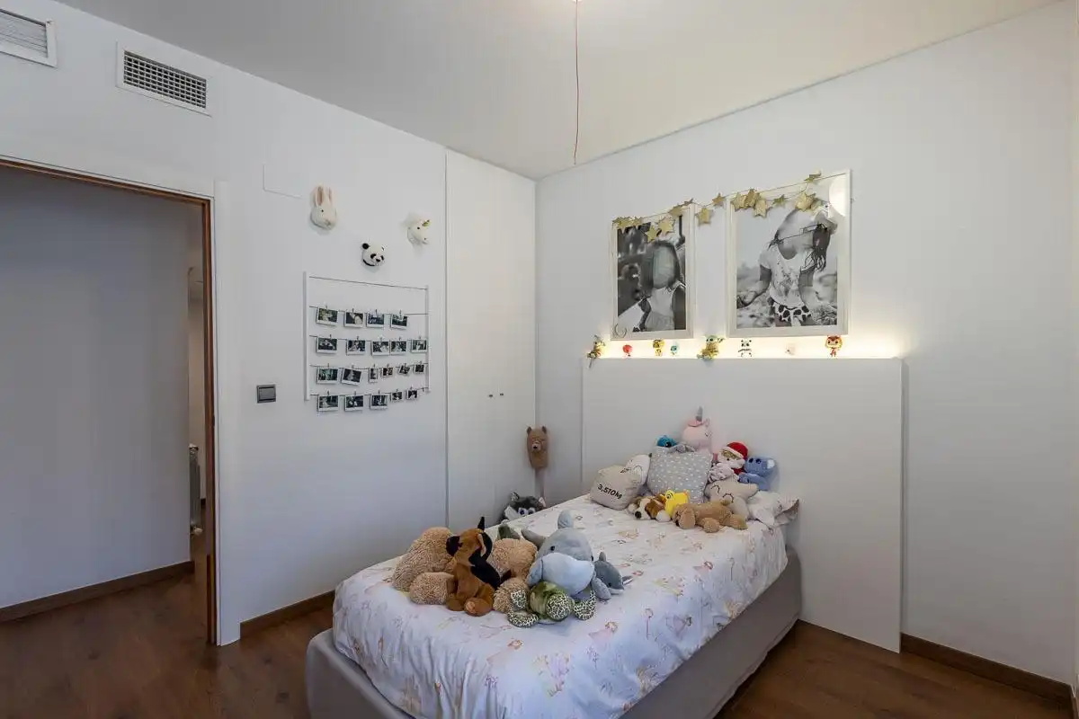 Dormitori de Casa adosada en venda en Granada