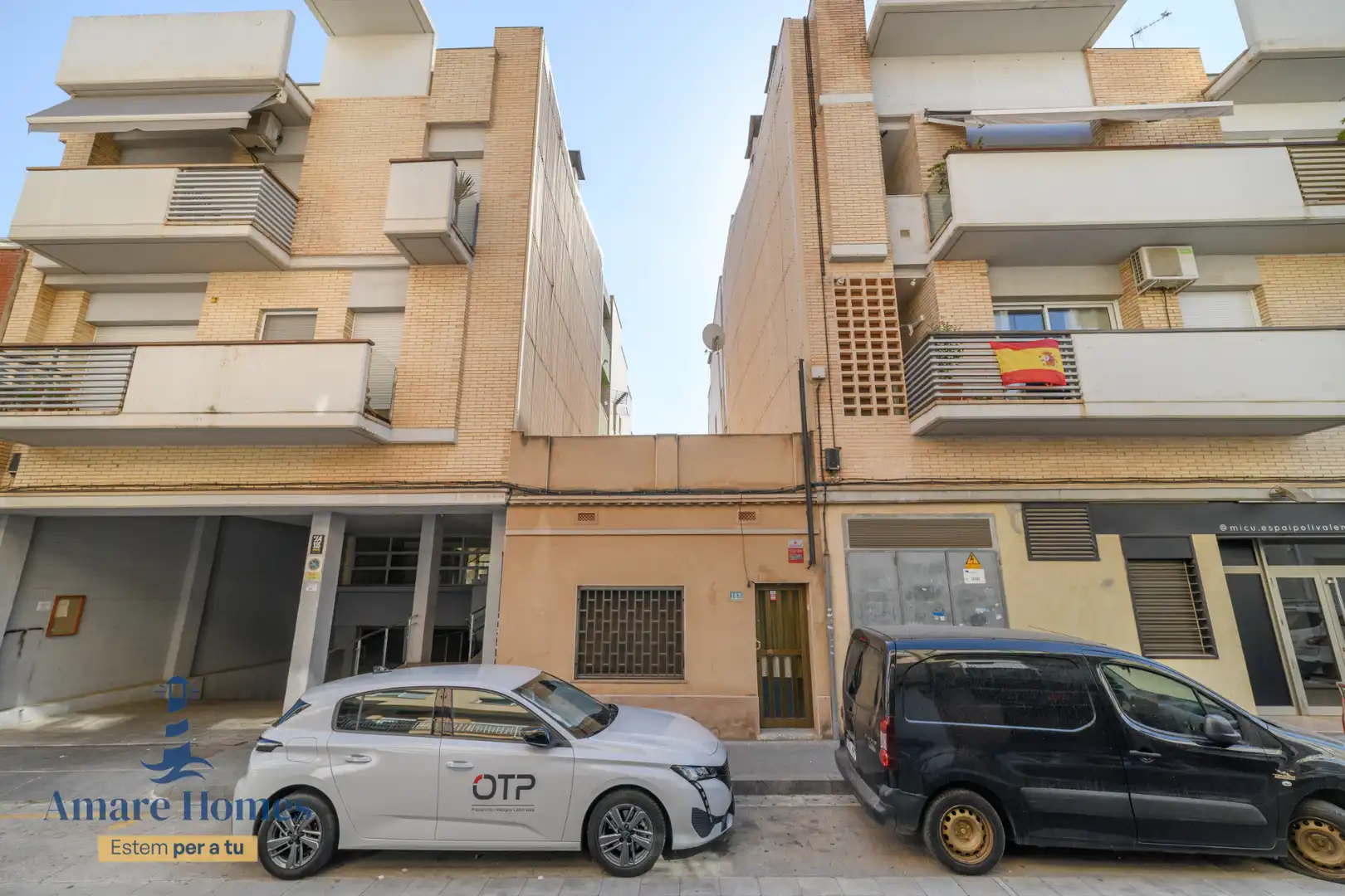 Vista exterior de Casa adosada en venda en Gavà amb Forn i Microones