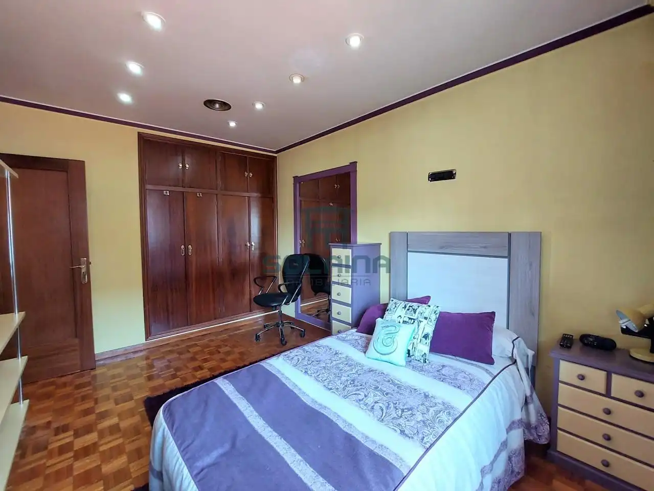 Dormitori de Casa adosada en venda en San Cibrao das Viñas amb Calefacció, Jardí privat i Parquet