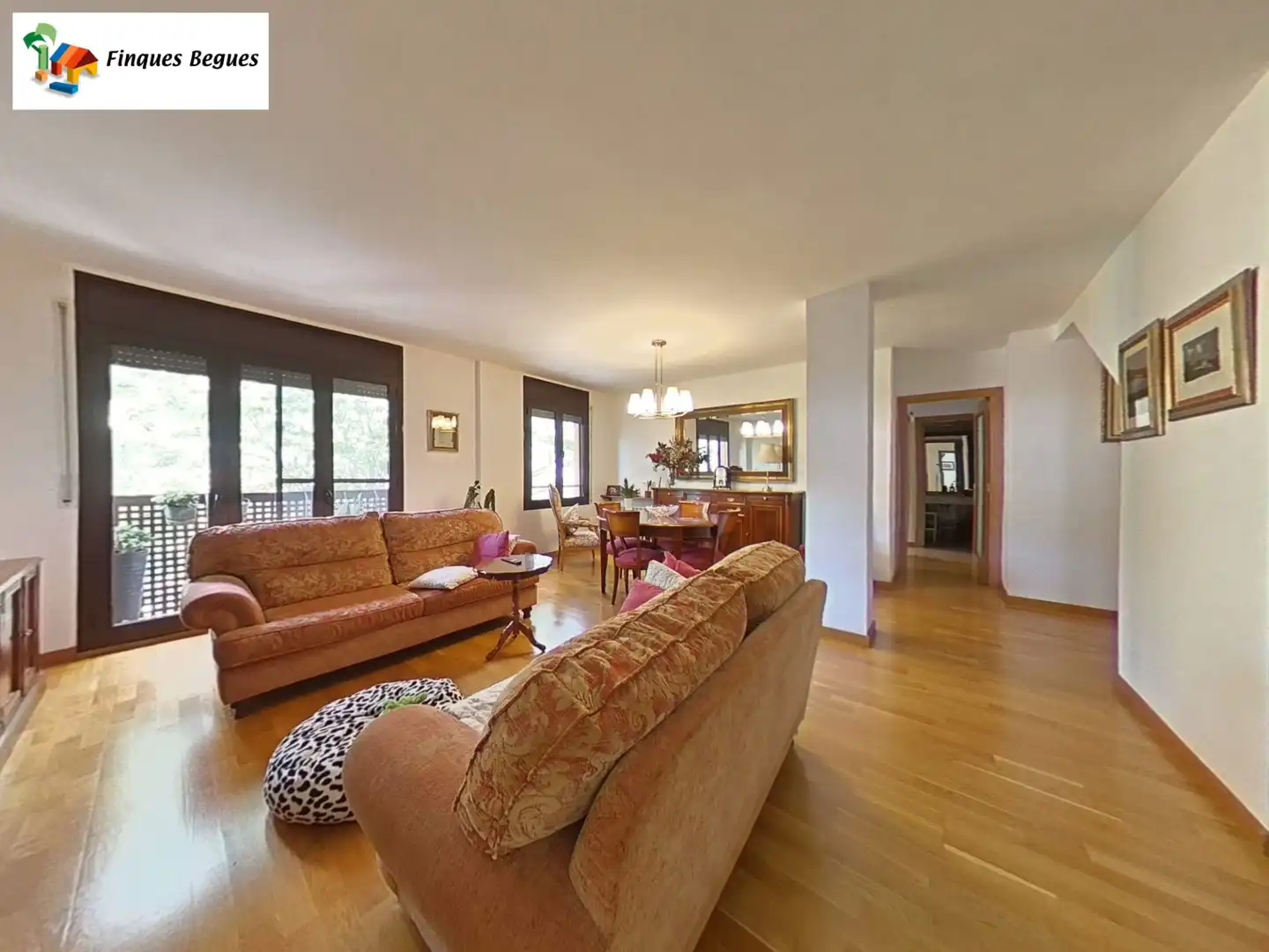 Sala de estar de Dúplex en venta en Begues con Calefacción, Parquet y Terraza