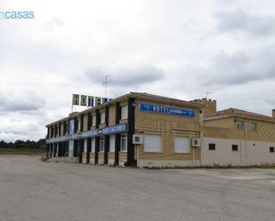 Exterior view of Building for sale in Madrigalejo del Monte