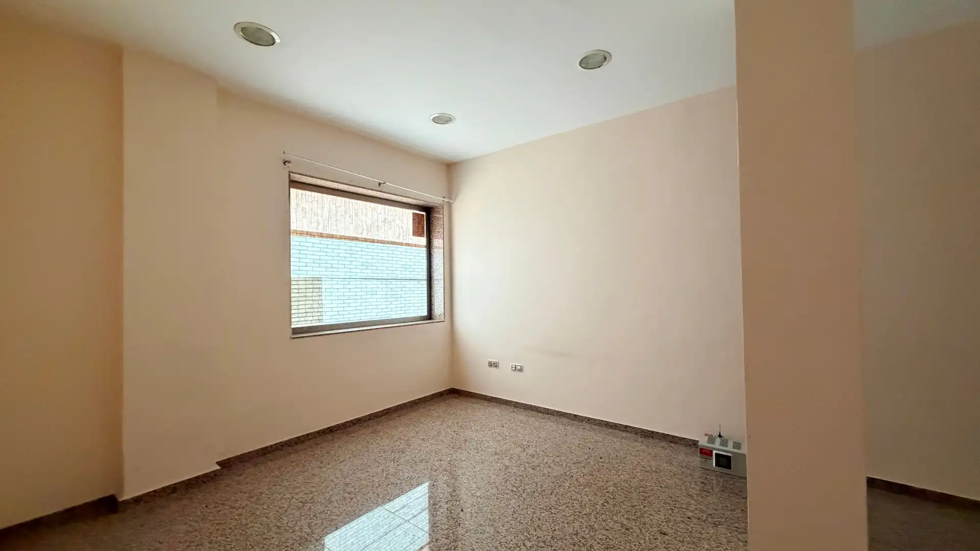 Habitación de Local en venta en Fuengirola