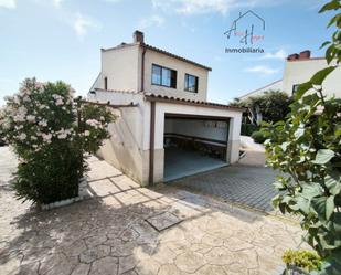 Exterior view of House or chalet for sale in Castellanos de Moriscos  with Heating, Storage room and Community pool