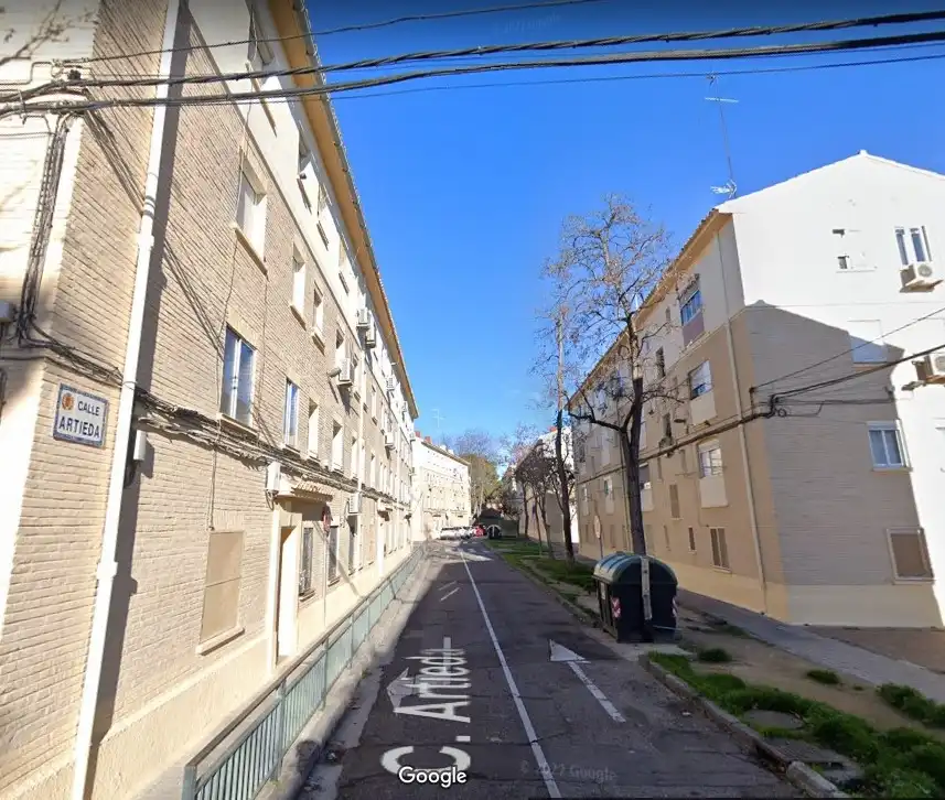 Außenansicht von Wohnung zum Verkauf in Zaragoza mit Klimaanlage, Heizung und Möbliert