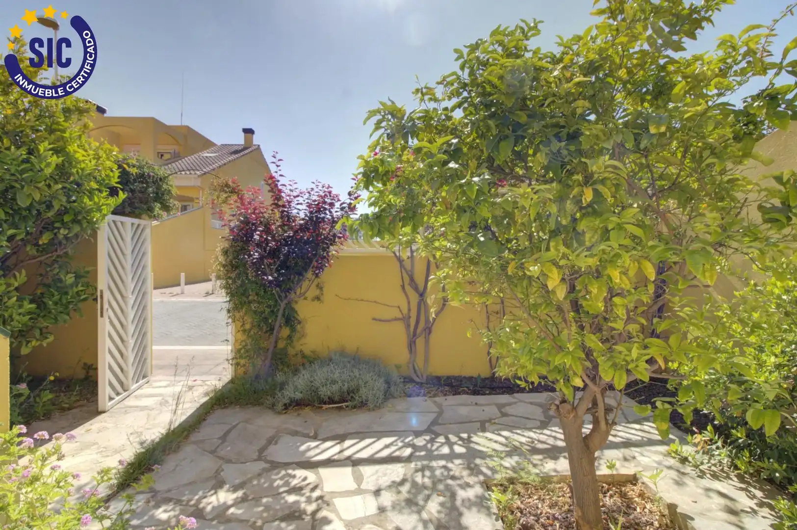 Jardí de Casa adosada en venda en Sagunto / Sagunt amb Aire condicionat, Calefacció i Jardí privat