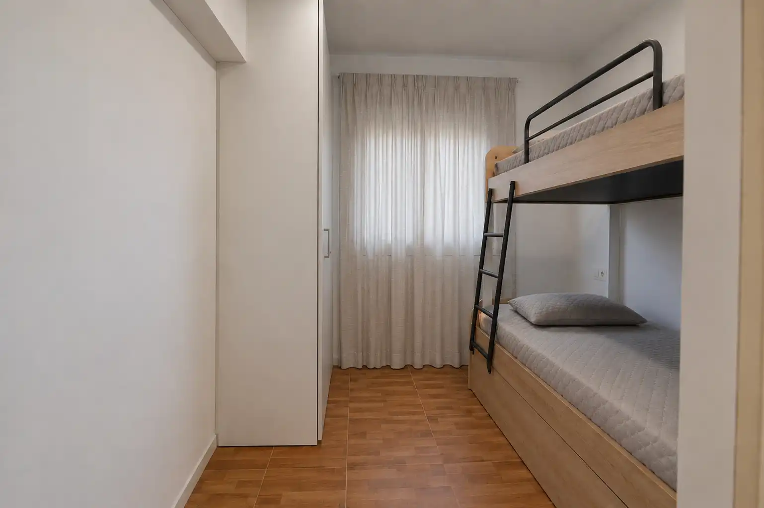 Habitación de Piso en venta en Madrid con Calefacción, Trastero y Amueblado