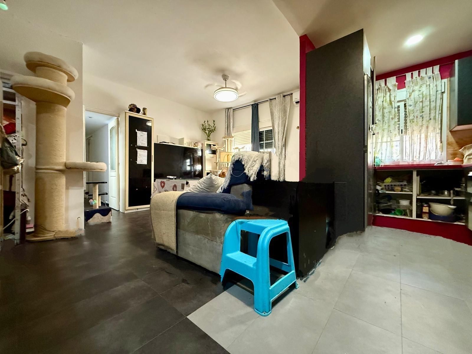 Sala d'estar de Planta baixa en venda en  Sevilla Capital amb Aire condicionat