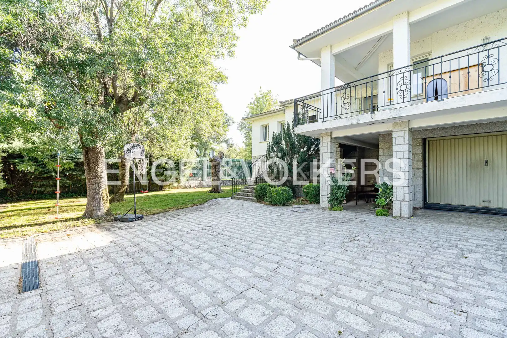 Vista exterior de Casa o xalet en venda en El Escorial amb Calefacció, Jardí privat i Parquet