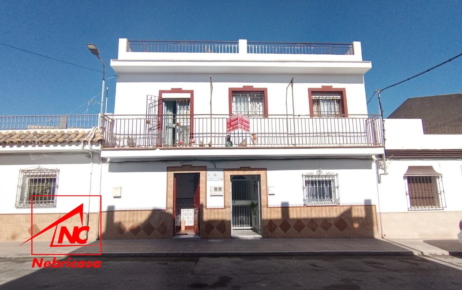 Vista exterior de Pis en venda en El Cuervo de Sevilla amb Aire condicionat