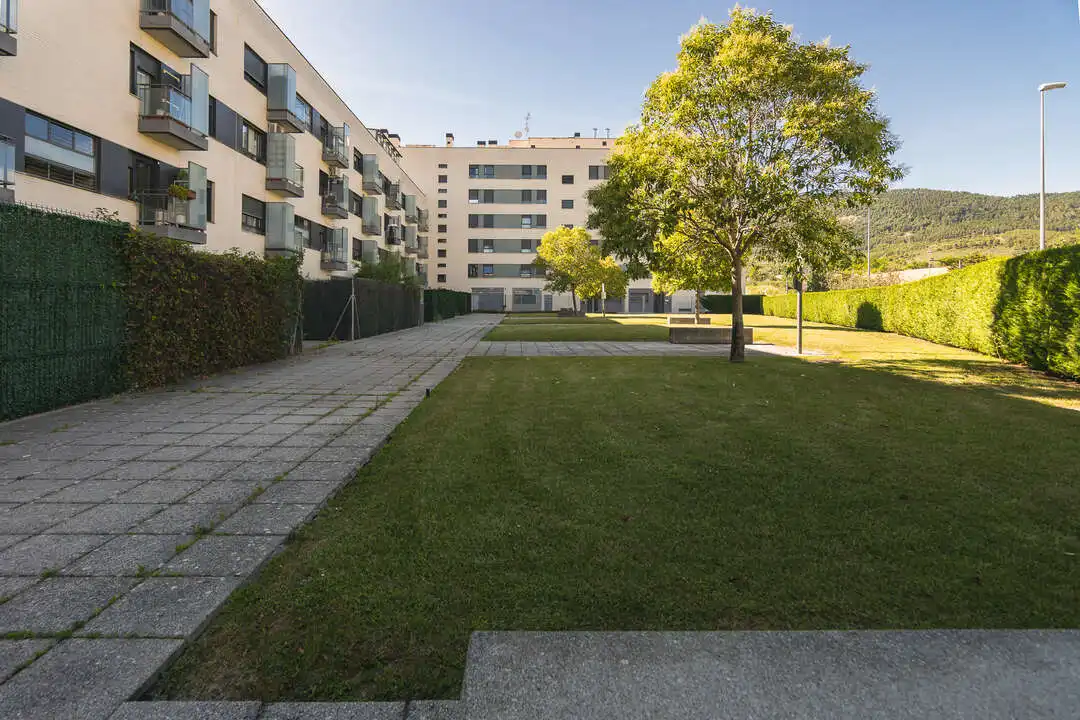 Vista exterior de Àtic en venda en  Pamplona / Iruña amb Calefacció, Jardí privat i Terrassa