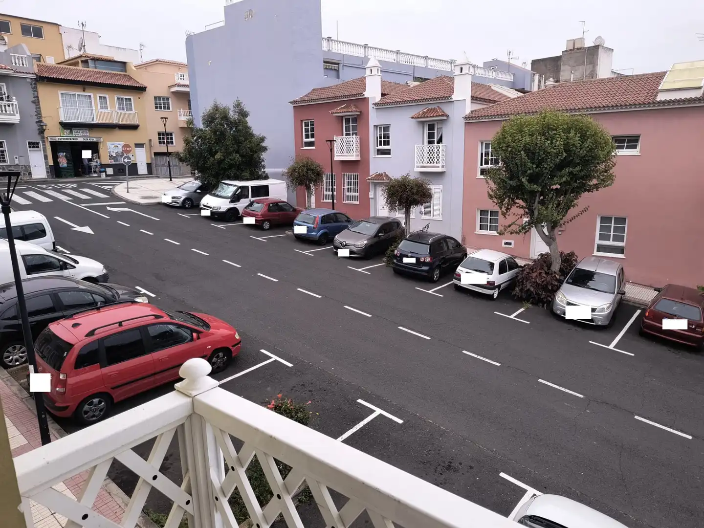 Außenansicht von Einfamilien-Reihenhaus zum Verkauf in Puerto de la Cruz mit Abstellraum, Ofen und Balkon