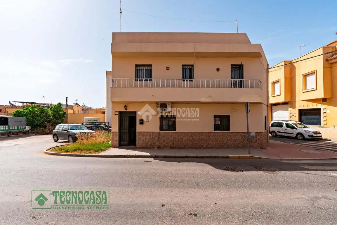 Vista exterior de Casa o xalet en venda en El Ejido