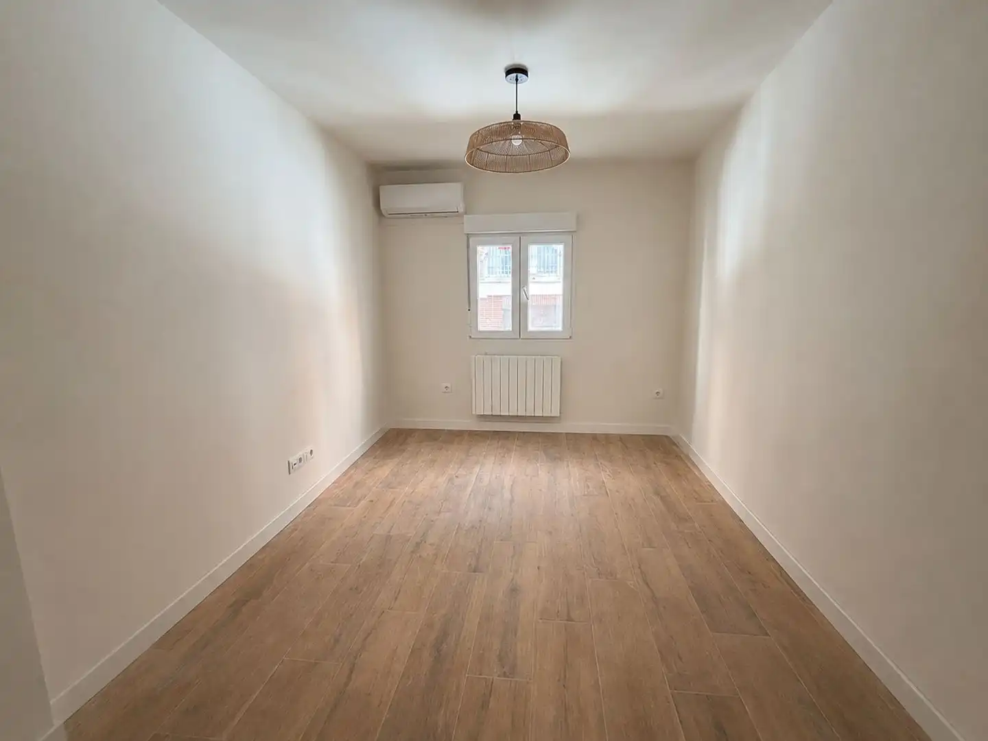 Bedroom of Flat for sale in Madrid  with Air Conditioner, Heating and Oven