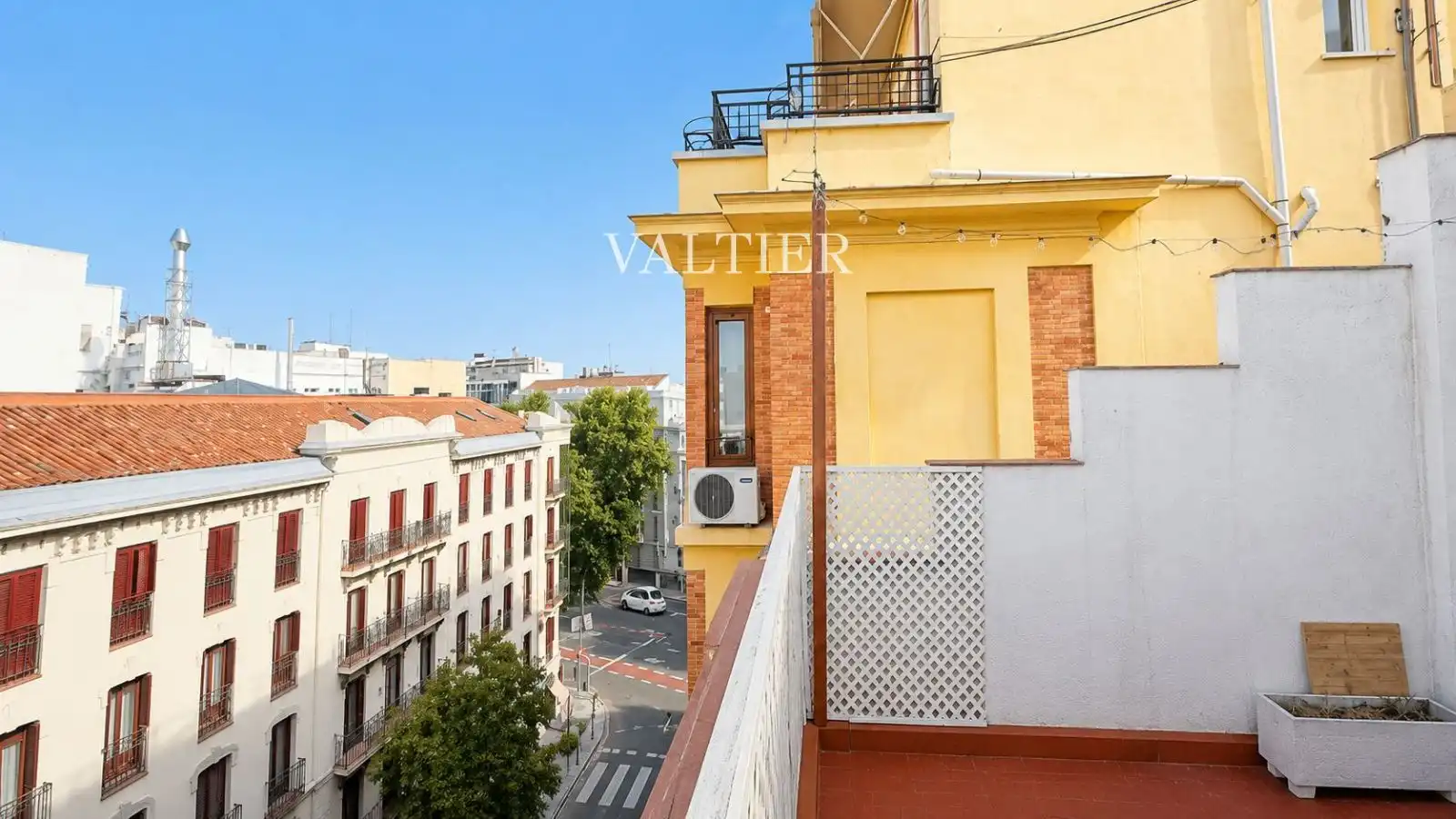 Vista exterior de Àtic de lloguer en Madrid amb Aire condicionat, Terrassa i Traster