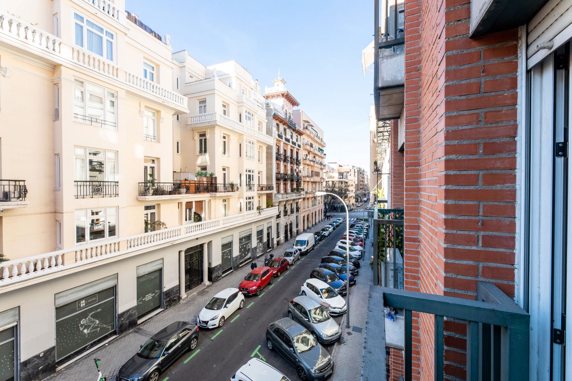 Vista exterior de Estudi de lloguer en  Madrid Capital amb Aire condicionat, Calefacció i Parquet