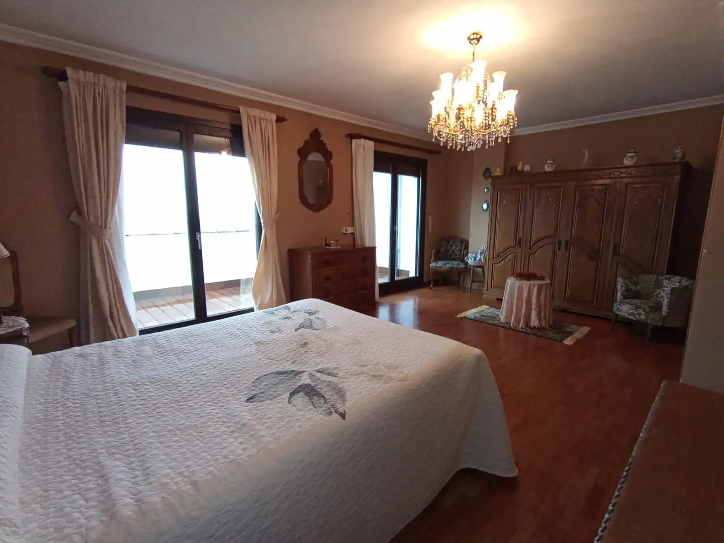 Dormitori de Casa adosada en venda en Gijón  amb Calefacció, Jardí privat i Terrassa