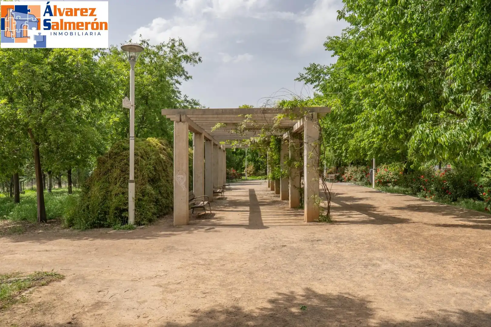 Jardí de Pis en venda en Granada amb Moblat i Piscina comunitària