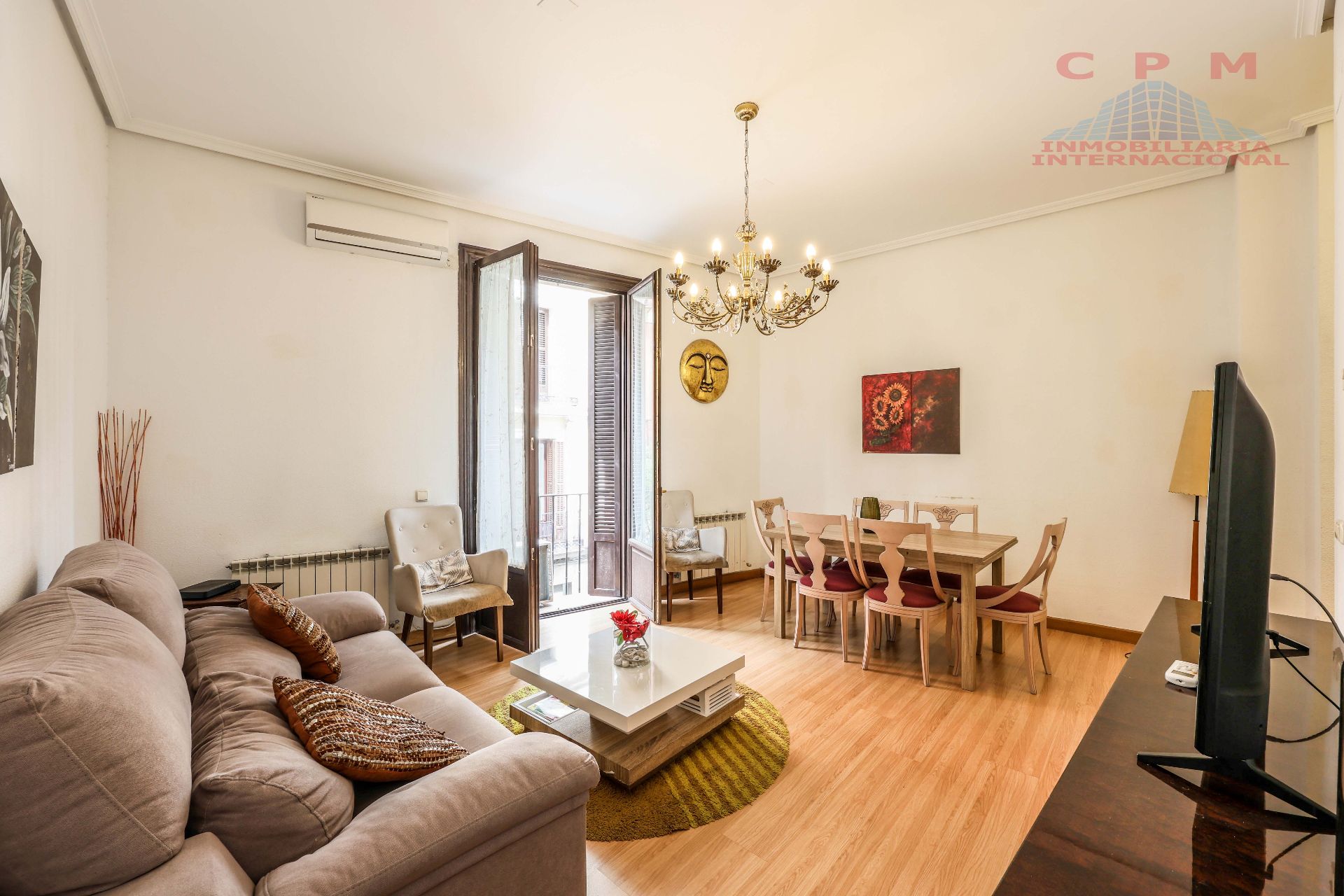 Living room of Flat to rent in  Madrid Capital  with Air Conditioner, Heating and Parquet flooring